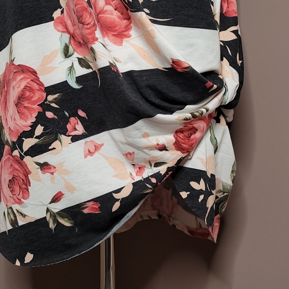 FASHIONOMICS Floral Top - Picture 8 of 10